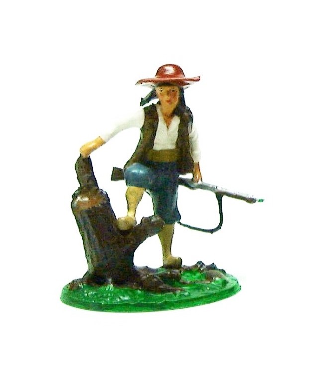 chouan, pied posé sur un tronc d'arbre