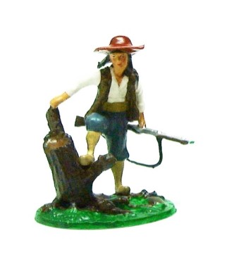 chouan, pied posé sur un tronc d'arbre