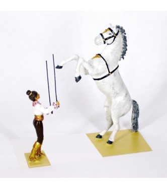 la dresseuse et le cheval cabré