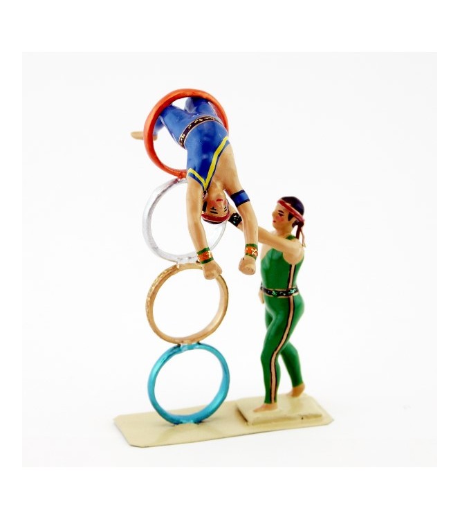 acrobate dans les anneaux (les ''cerceaux chinois'')