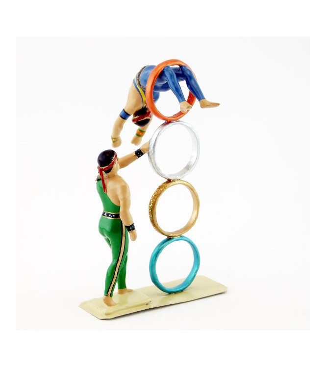 acrobate dans les anneaux (les ''cerceaux chinois'')