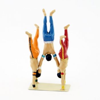 pyramide de 3 acrobates