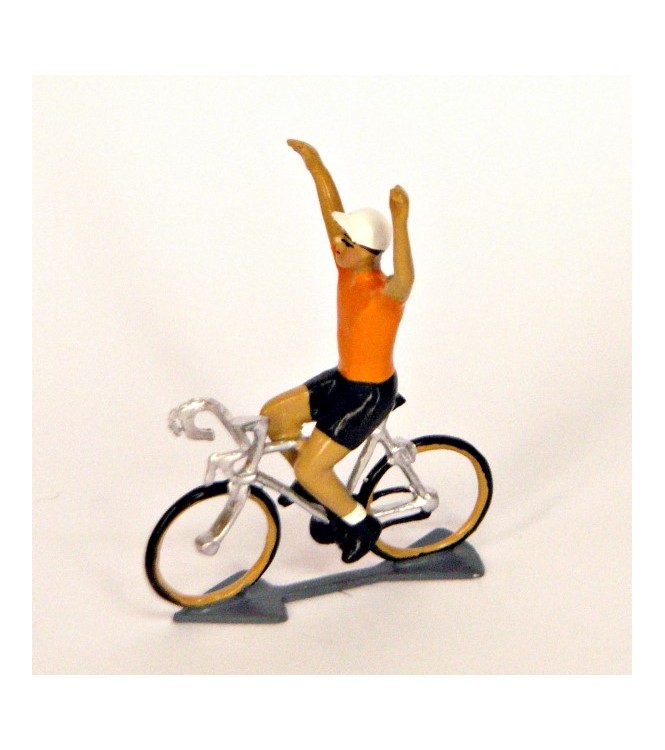 Maillot orange bras en l'air