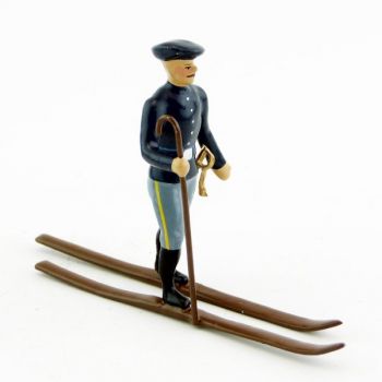 officier des chasseurs alpins en bleu horizon à skis