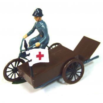 Motocycliste conduisant side-car ambulance