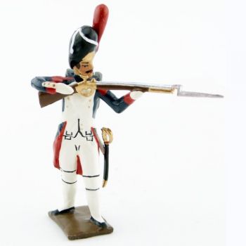 grenadier de la garde debout, fusil en joue