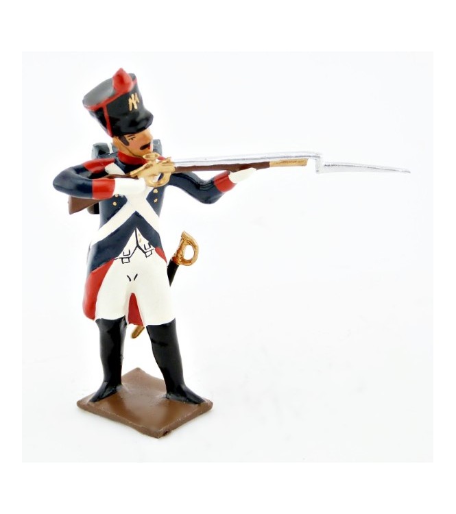 fantassin de l'infanterie de ligne debout, fusil en joue