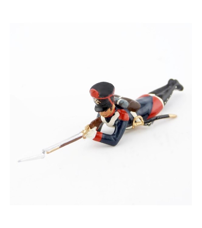 fantassin de l'infanterie de ligne couché, fusil en joue