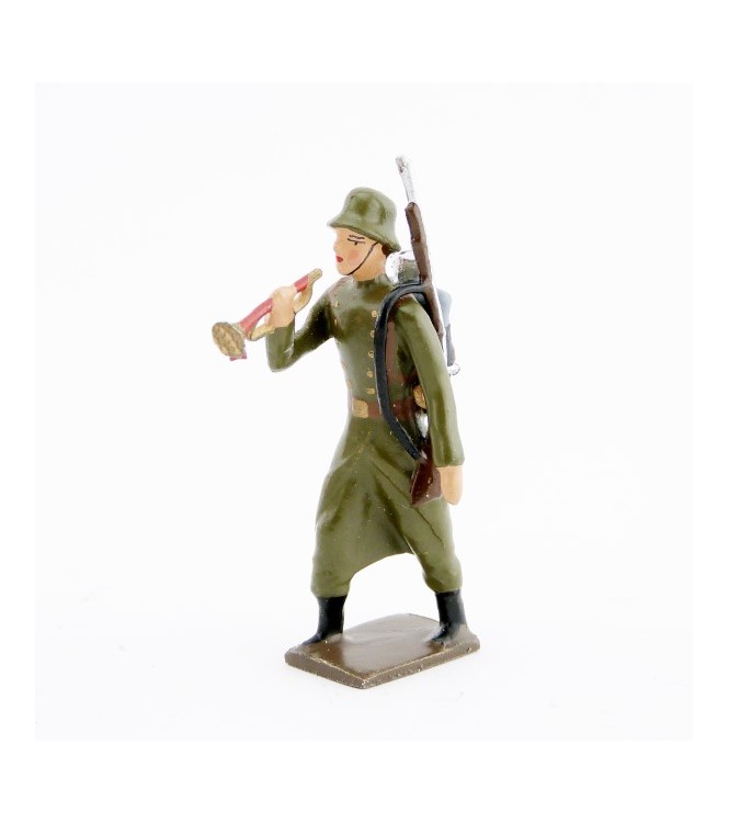 clairon de l'infanterie prussienne avec casque acier (stahlhelm)