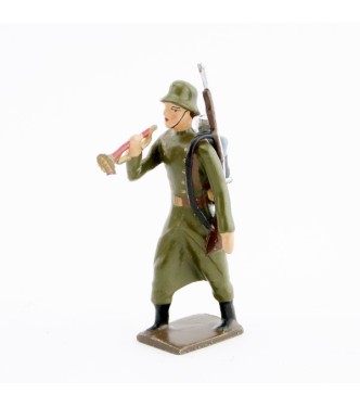 clairon de l'infanterie prussienne avec casque acier (stahlhelm)
