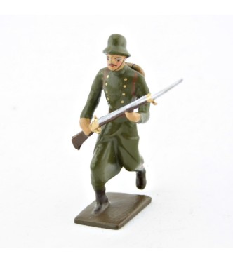 fantassin de l'infanterie prussienne, casque acier, à l'assaut