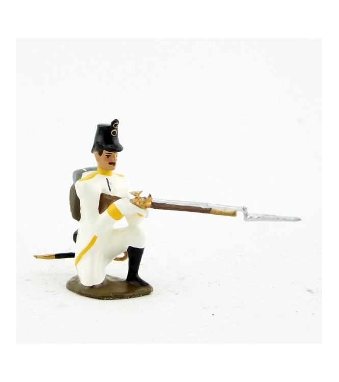 fantassin de l'infanterie allemande à genou, fusil en joue
