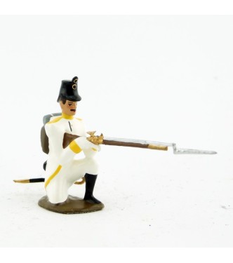 fantassin de l'infanterie allemande à genou, fusil en joue
