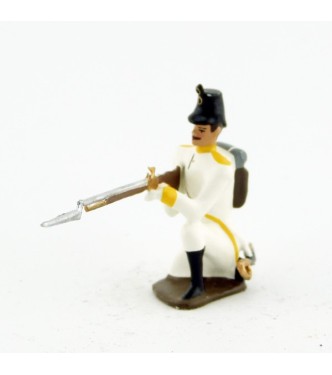 fantassin de l'infanterie allemande à genou, fusil en joue