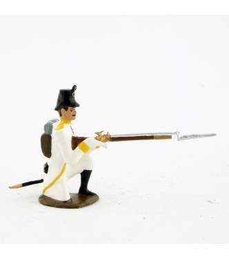 fantassin de l'infanterie allemande à genou, fusil en joue