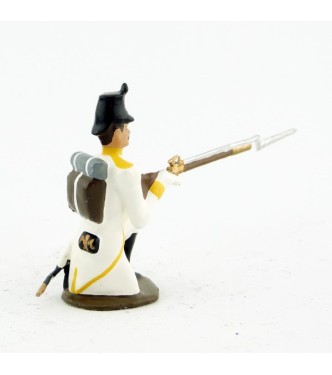 fantassin de l'infanterie allemande à genou, fusil en joue