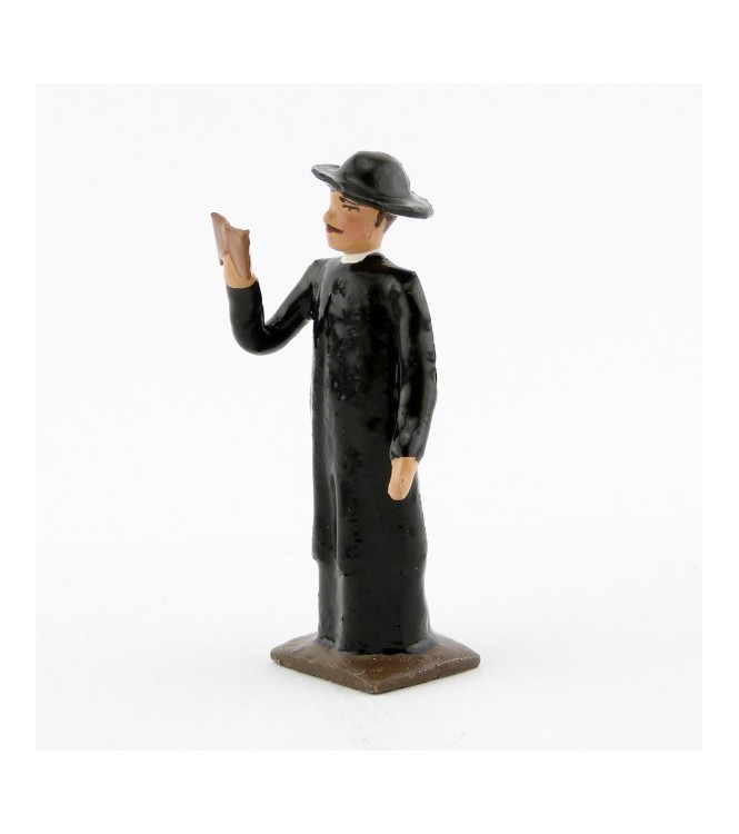 Prêtre, chapeau rond, avec missel