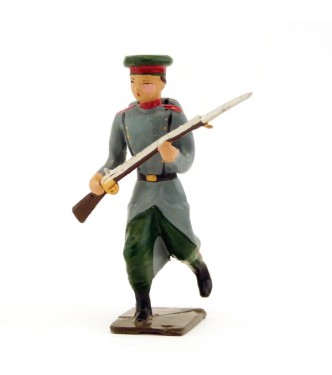 fantassin de l'infanterie russe à l'assaut