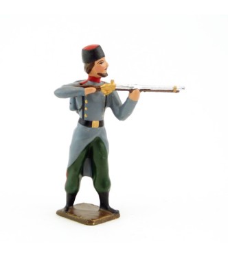 fantassin de l'infanterie russe en Chapska (Toque) au feu