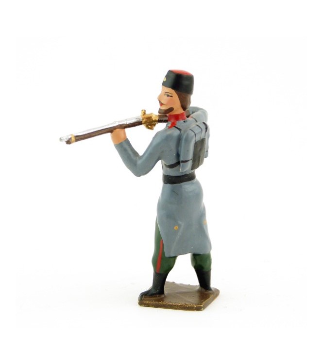 fantassin de l'infanterie russe en Chapska (Toque) au feu