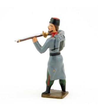 fantassin de l'infanterie russe en Chapska (Toque) au feu