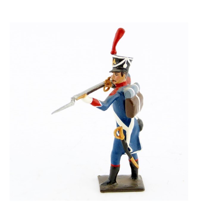 voltigeur d'infanterie légère debout, fusil en joue