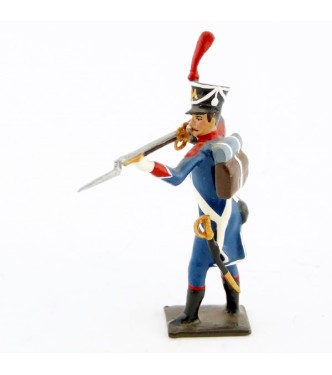 voltigeur d'infanterie légère debout, fusil en joue