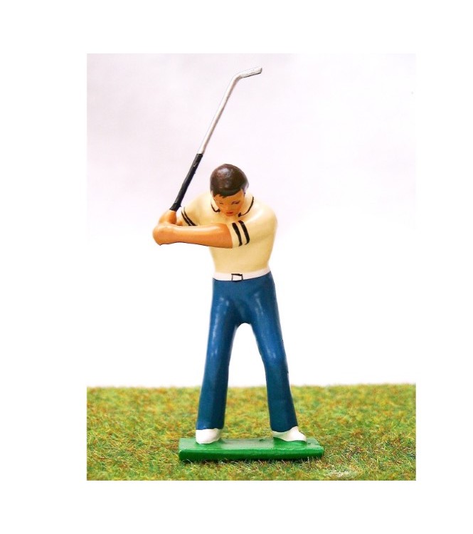 golfeur en fin de montée, polo beige