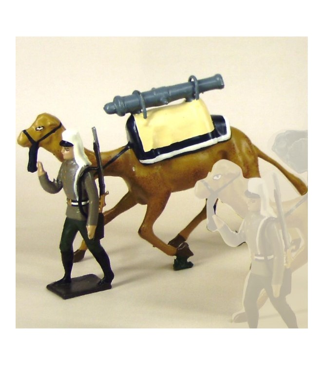 légionnaire en Tunique tirant un dromadaire avec canon
