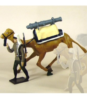 légionnaire en Tunique tirant un dromadaire avec canon