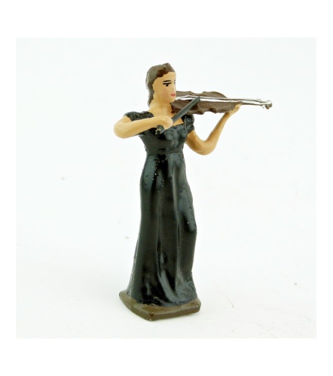 musicienne de l'orchestre, debout, jouant du violon