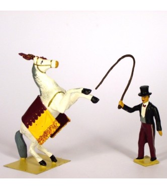 maître de cavalerie et son cheval cabré