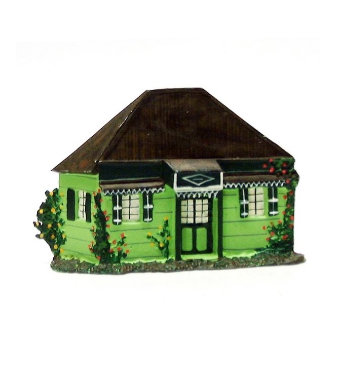 Case réunionaise verte, toit en brandes