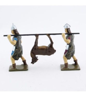 2 gaulois portant un cerf mort