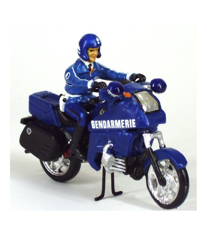 motard de gendarmerie en parka sur moto BMW K75RT