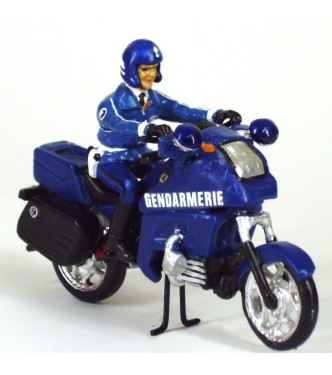 motard de gendarmerie en parka sur moto BMW K75RT