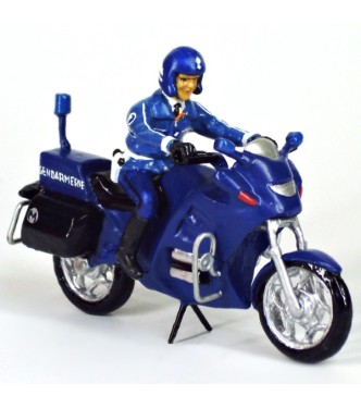 motard de gendarmerie en parka sur moto BMW R1150RT
