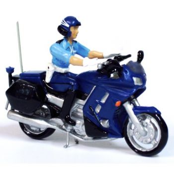 motard de gendarmerie en chemisette sur moto Yamaha FJR 1300