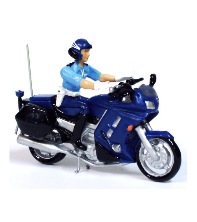 motard de gendarmerie en chemisette sur moto Yamaha FJR 1300