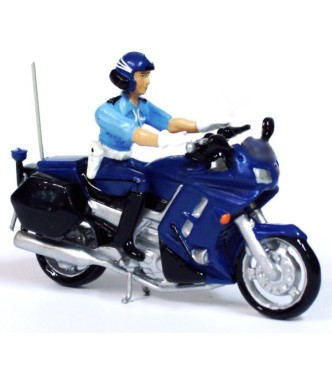 motard de gendarmerie en chemisette sur moto Yamaha FJR 1300