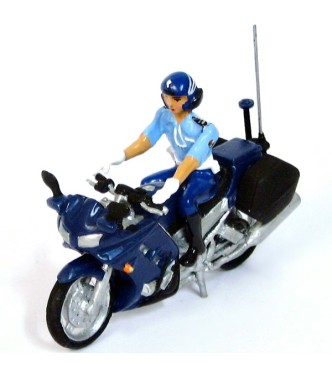 motard de gendarmerie en chemisette sur moto Yamaha FJR 1300