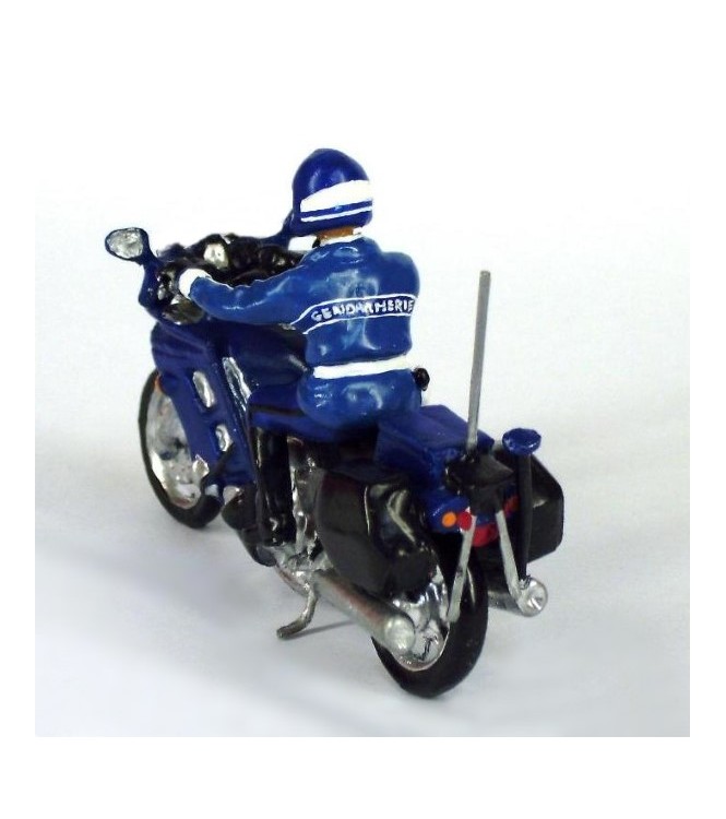 motard de gendarmerie en parka sur moto Yamaha FJR 1300