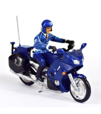 motard de gendarmerie en parka sur moto Yamaha FJR 1300