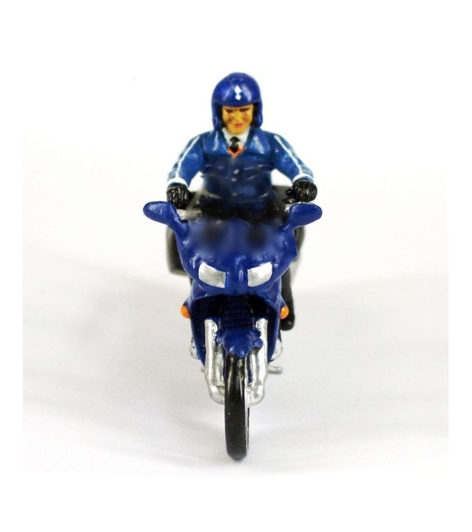 motard de gendarmerie en parka sur moto Yamaha FJR 1300