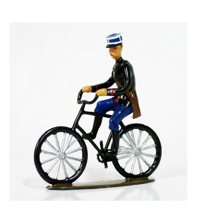 gendarme avec képi, à vélo