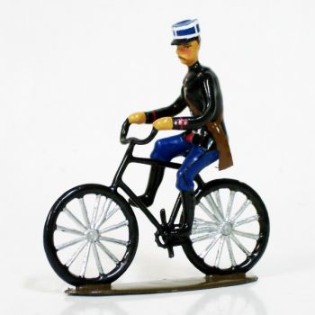 gendarme avec képi, à vélo