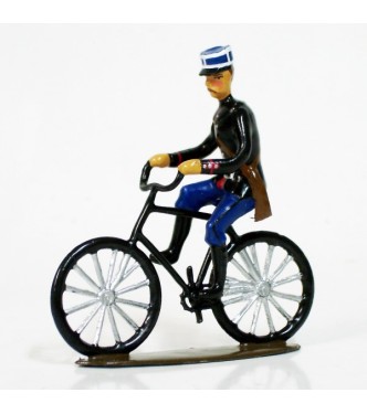 gendarme avec képi, à vélo
