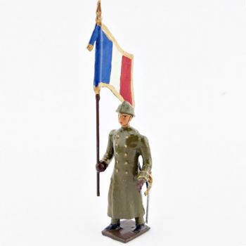 drapeau de l'infanterie de ligne en capote kaki (1921-1945)