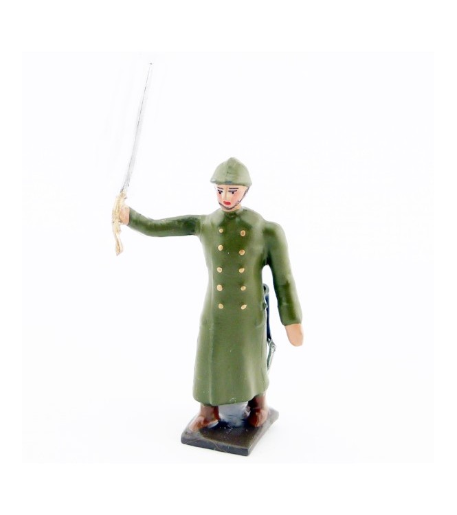 officier de l'infanterie de ligne en capote kaki à l'assaut
