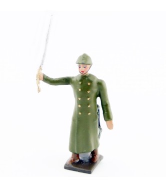 officier de l'infanterie de ligne en capote kaki à l'assaut
